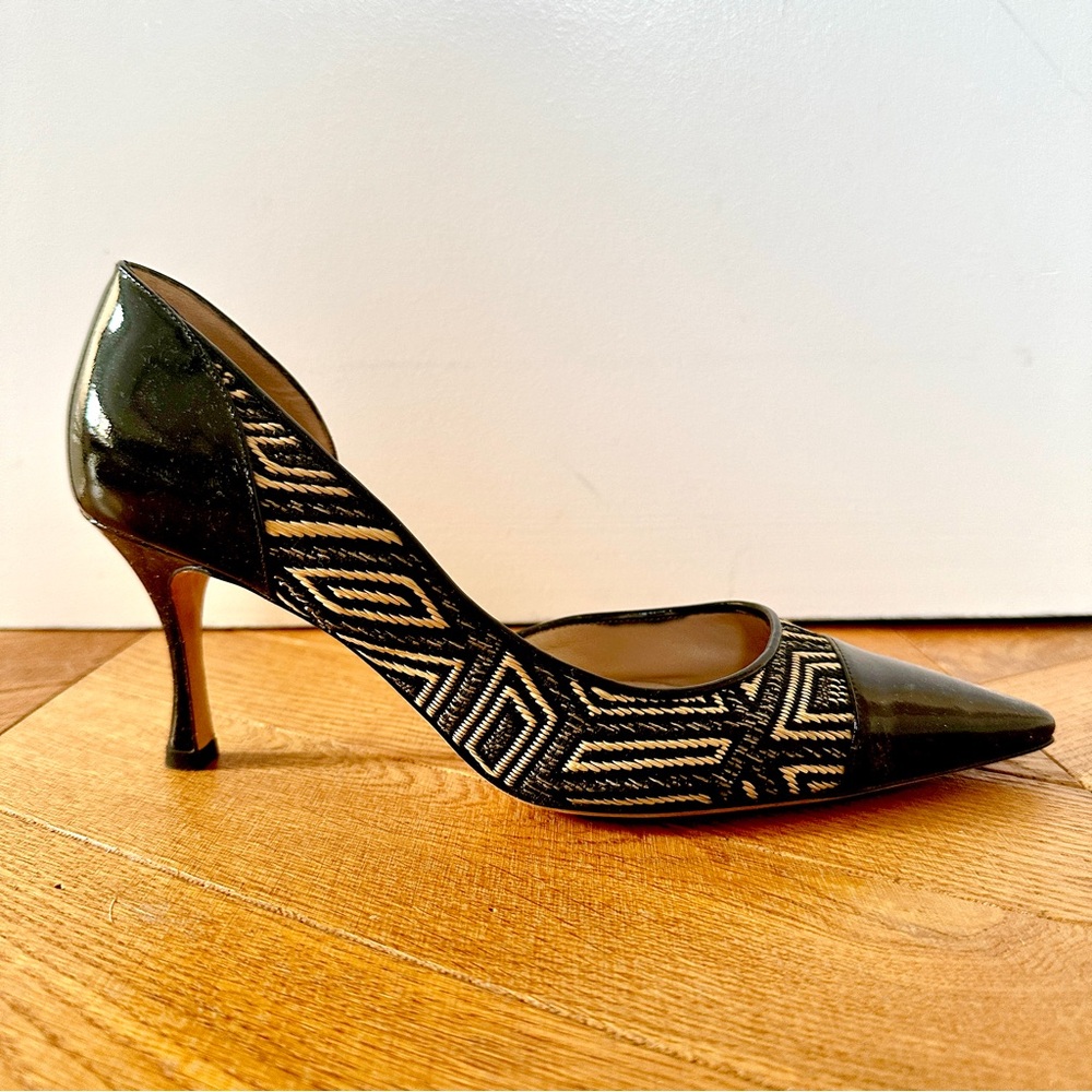 Manolo Blahnik black patent leather 70mm stiletto pumps with pattern EU 38 US 8